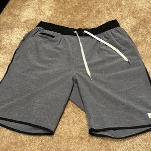 Vuori Banks shorts 9”